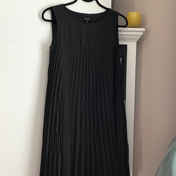 ESCADA SPORT - Picture 2 of 5